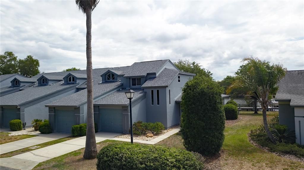 For Sale: $399,900 (2 beds, 2 baths, 1711 Square Feet)