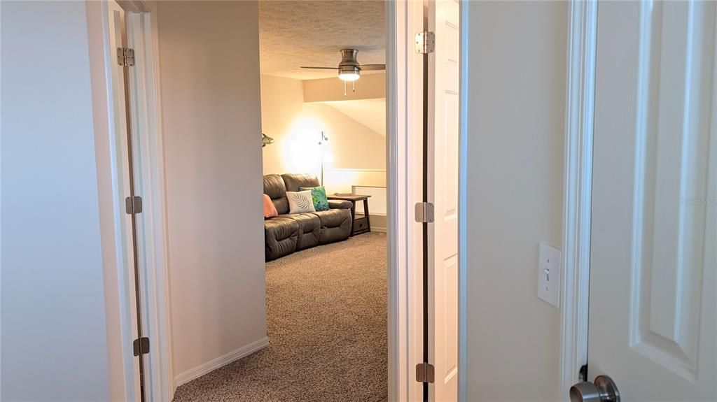For Sale: $399,900 (2 beds, 2 baths, 1711 Square Feet)