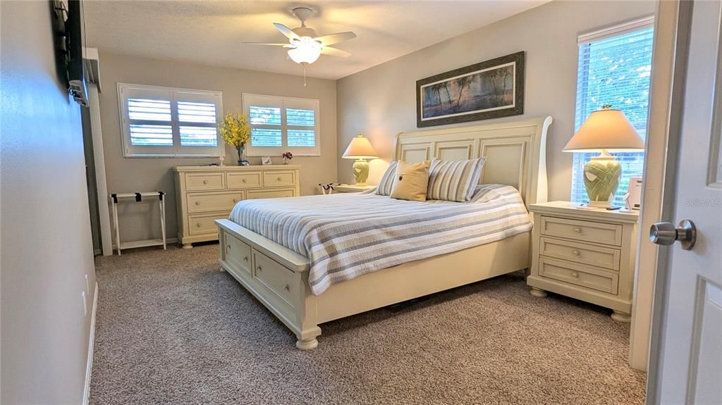 For Sale: $399,900 (2 beds, 2 baths, 1711 Square Feet)
