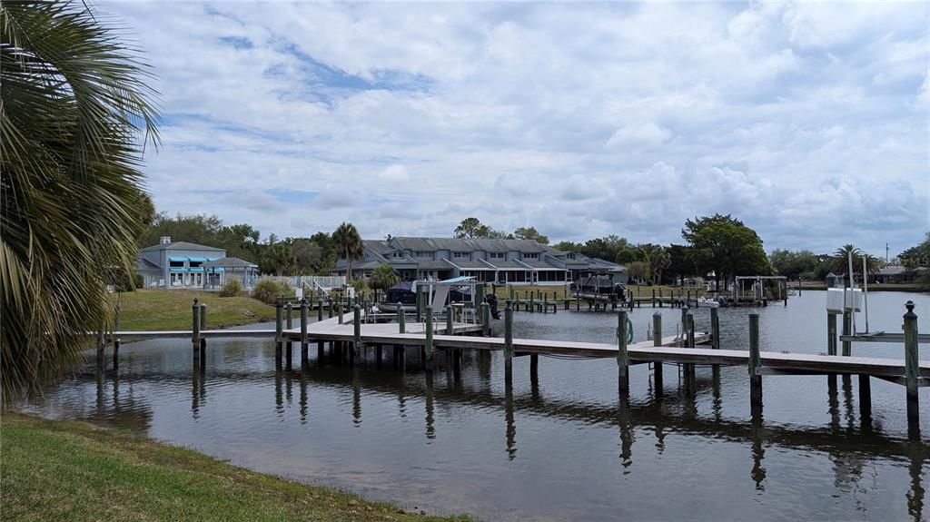 For Sale: $399,900 (2 beds, 2 baths, 1711 Square Feet)