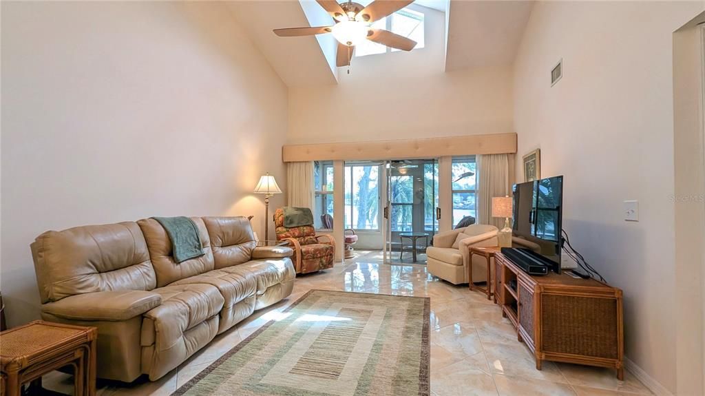 For Sale: $399,900 (2 beds, 2 baths, 1711 Square Feet)