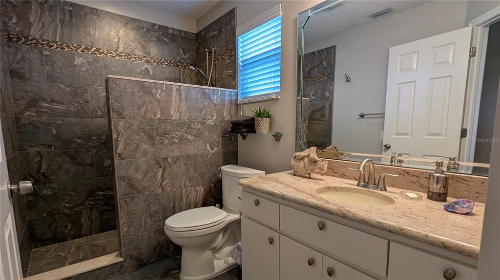 For Sale: $399,900 (2 beds, 2 baths, 1711 Square Feet)