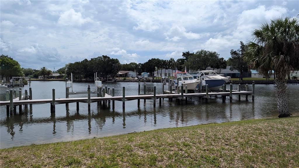 For Sale: $399,900 (2 beds, 2 baths, 1711 Square Feet)