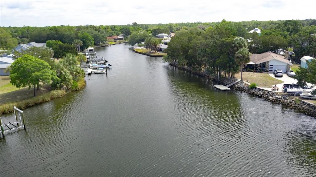 For Sale: $399,900 (2 beds, 2 baths, 1711 Square Feet)