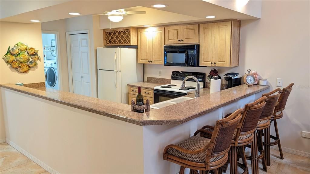 For Sale: $399,900 (2 beds, 2 baths, 1711 Square Feet)