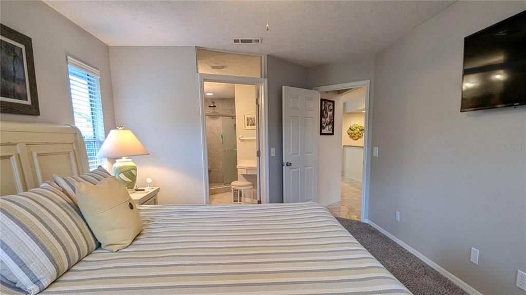 For Sale: $399,900 (2 beds, 2 baths, 1711 Square Feet)