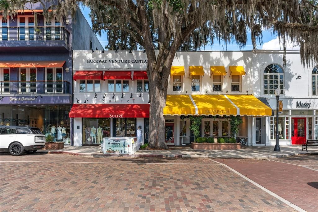 For Sale: $2,750,000 (5 beds, 3 baths, 4917 Square Feet)
