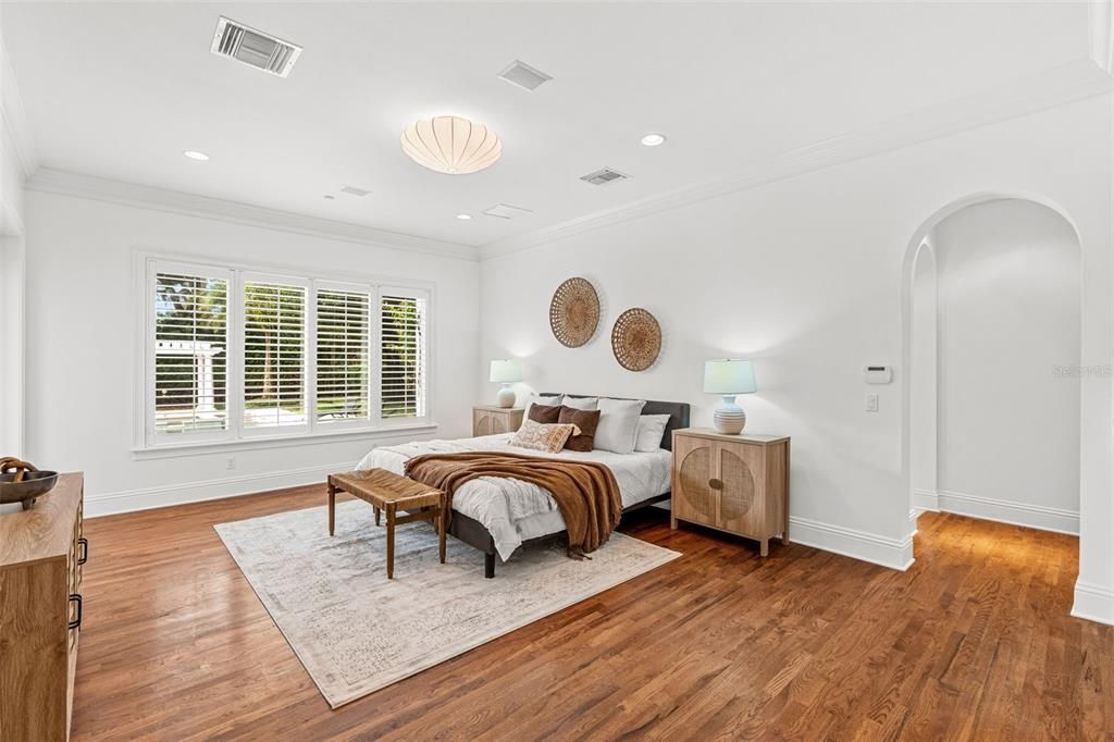 For Sale: $2,750,000 (5 beds, 3 baths, 4917 Square Feet)