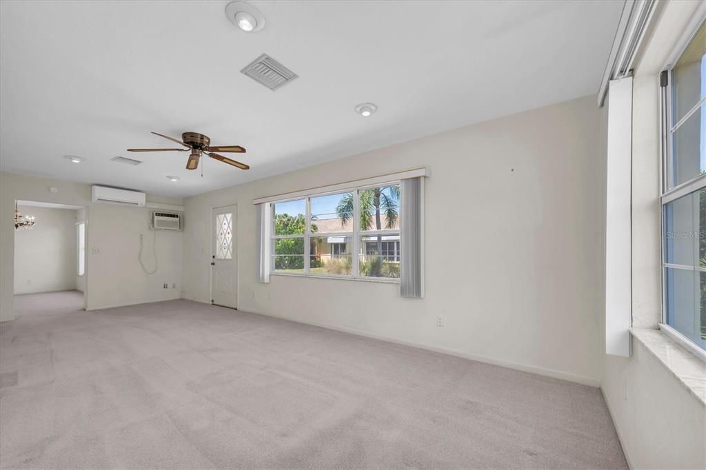 En Venta: $275,000 (2 camas, 2 baños, 1575 Pies cuadrados)