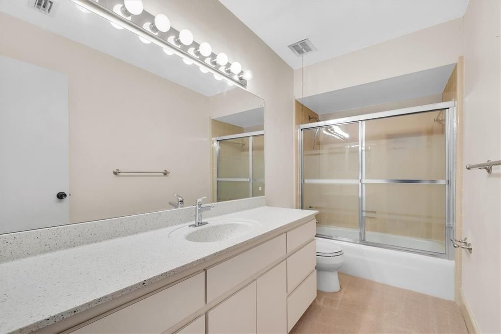 En Venta: $275,000 (2 camas, 2 baños, 1575 Pies cuadrados)