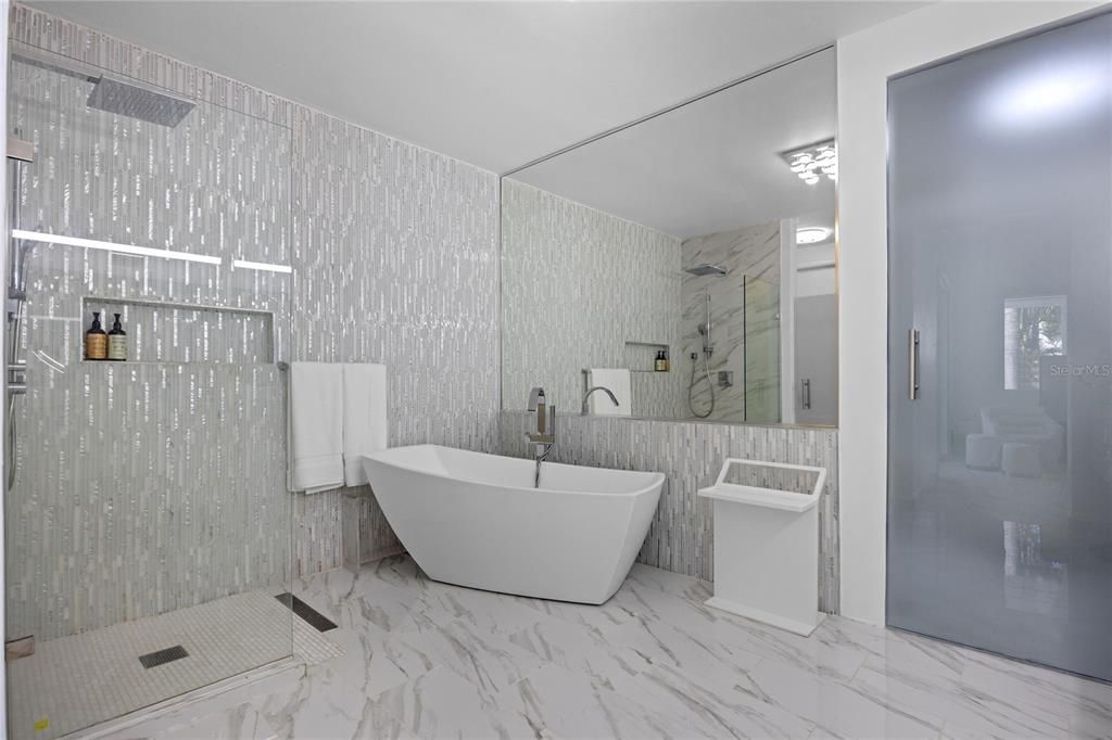 En Venta: $5,250,000 (4 camas, 4 baños, 4200 Pies cuadrados)