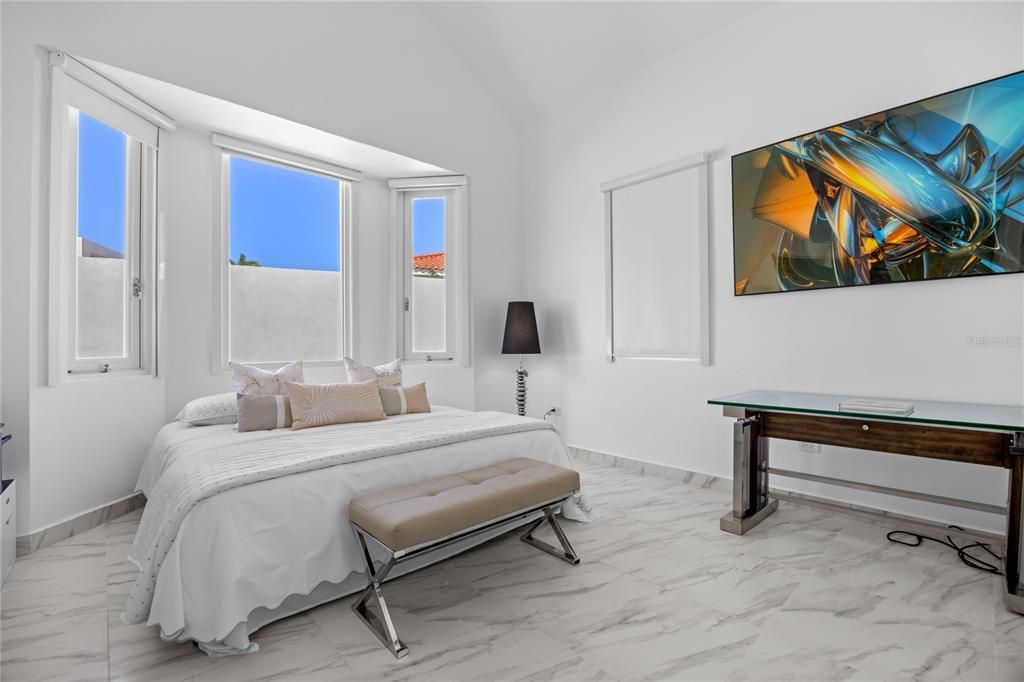 En Venta: $5,250,000 (4 camas, 4 baños, 4200 Pies cuadrados)