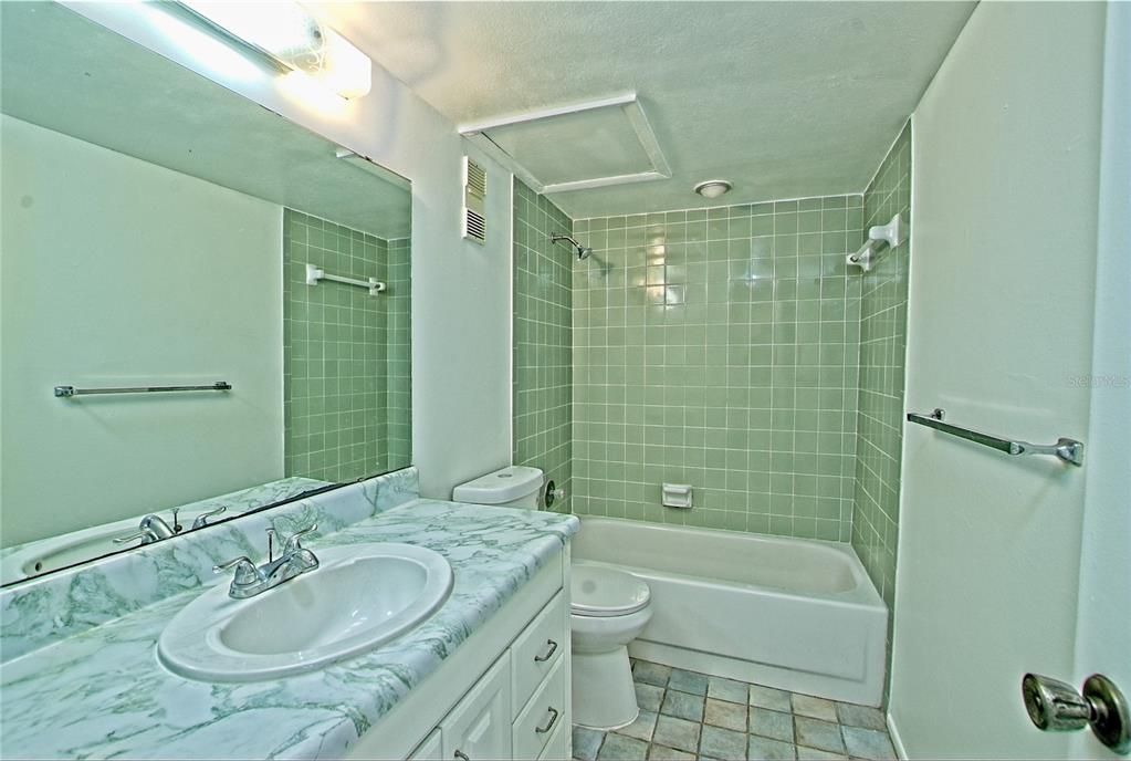 For Sale: $110,000 (2 beds, 2 baths, 1248 Square Feet)