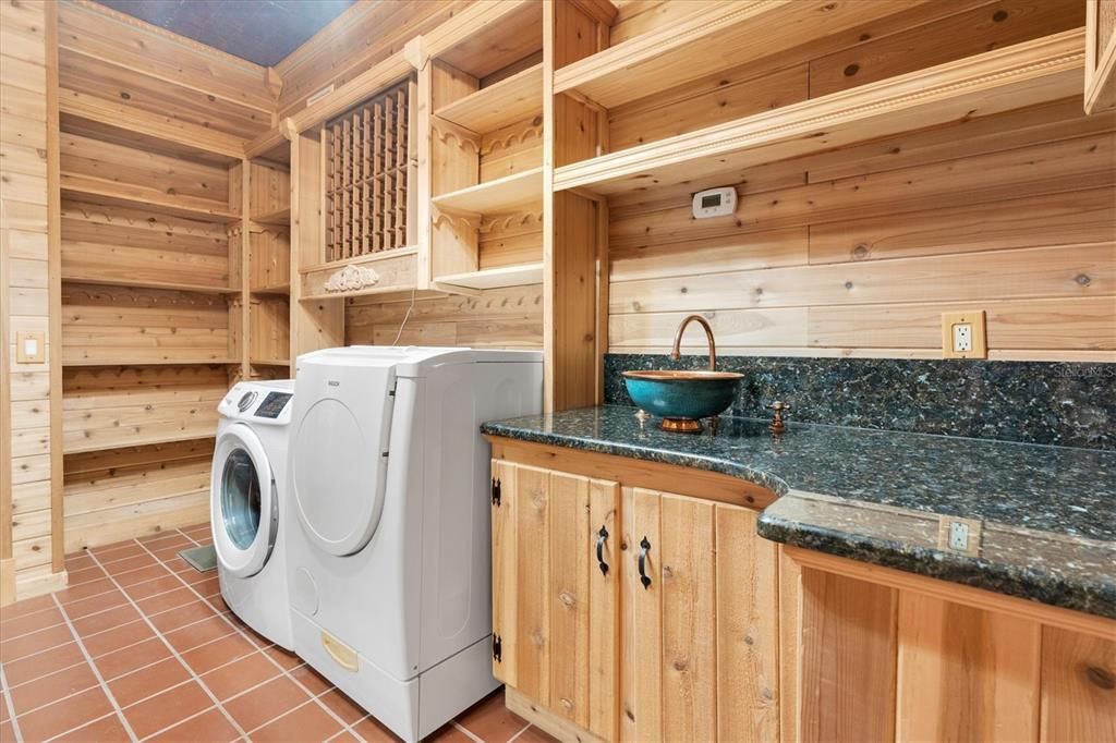 На продажу: $899,900 (5 спален, 3 ванн, 5410 Квадратных фут)