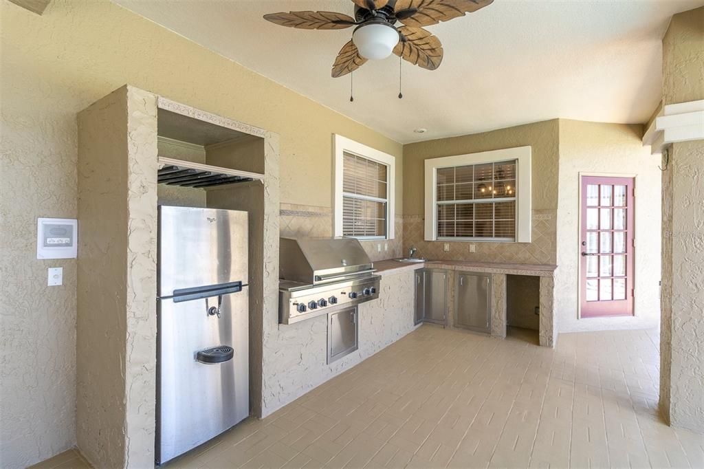 На продажу: $899,900 (5 спален, 3 ванн, 5410 Квадратных фут)