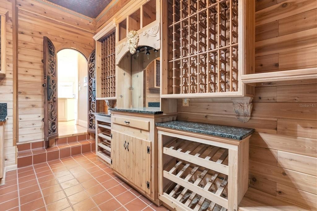 На продажу: $899,900 (5 спален, 3 ванн, 5410 Квадратных фут)