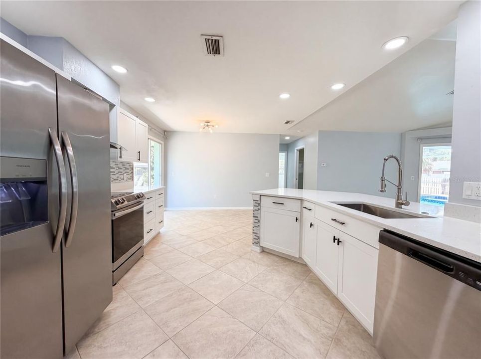 Active With Contract: $427,000 (3 beds, 2 baths, 1478 Square Feet)