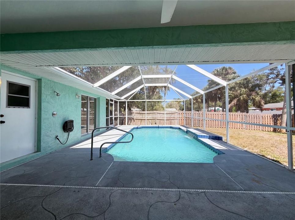 Active With Contract: $427,000 (3 beds, 2 baths, 1478 Square Feet)