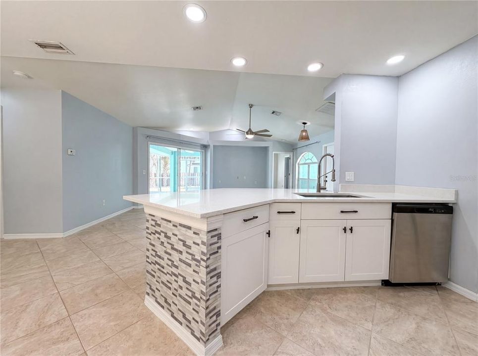 Active With Contract: $427,000 (3 beds, 2 baths, 1478 Square Feet)
