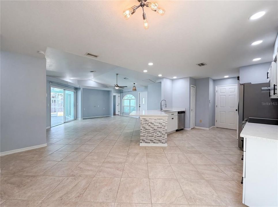 Active With Contract: $427,000 (3 beds, 2 baths, 1478 Square Feet)
