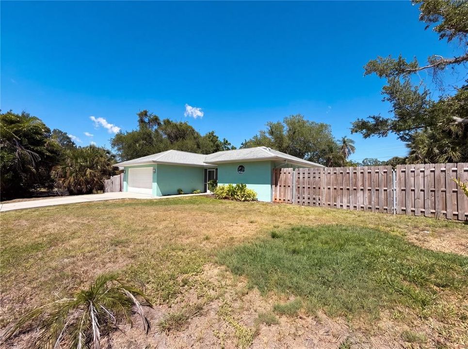 Active With Contract: $427,000 (3 beds, 2 baths, 1478 Square Feet)