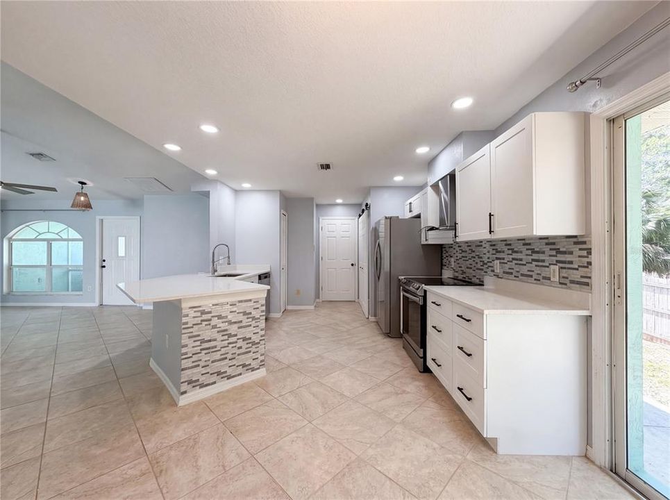Active With Contract: $427,000 (3 beds, 2 baths, 1478 Square Feet)