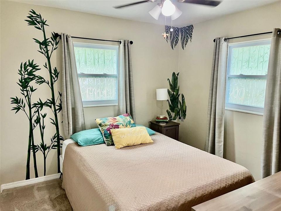 Под контрактом: $334,999 (2 спален, 1 ванн, 720 Квадратных фут)
