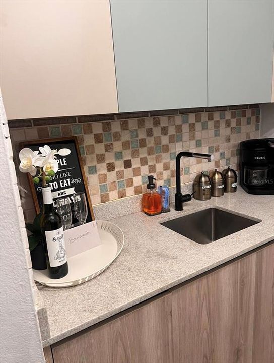 For Sale: $125,000 (3 beds, 1 baths, 935 Square Feet)