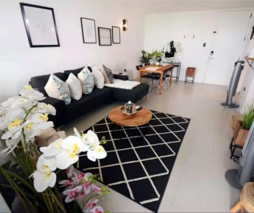 For Sale: $125,000 (3 beds, 1 baths, 935 Square Feet)
