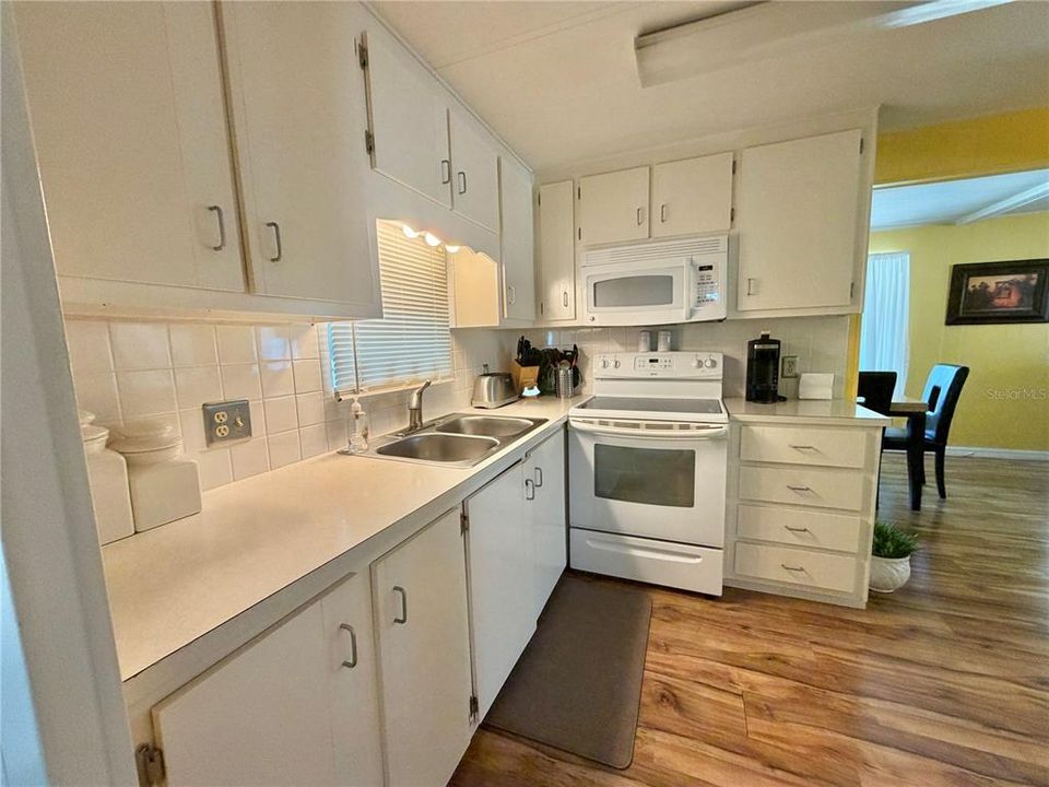 На продажу: $99,000 (1 спален, 1 ванн, 908 Квадратных фут)