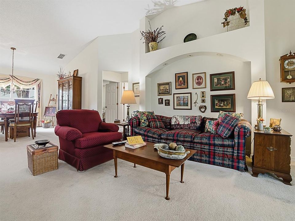 For Sale: $275,000 (3 beds, 2 baths, 1737 Square Feet)