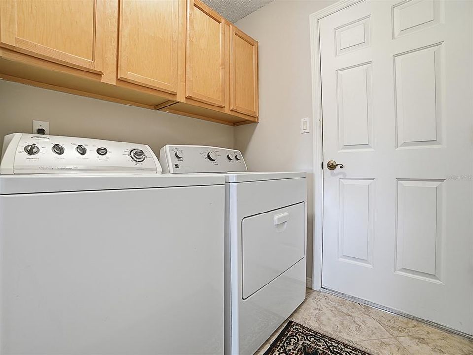 For Sale: $275,000 (3 beds, 2 baths, 1737 Square Feet)