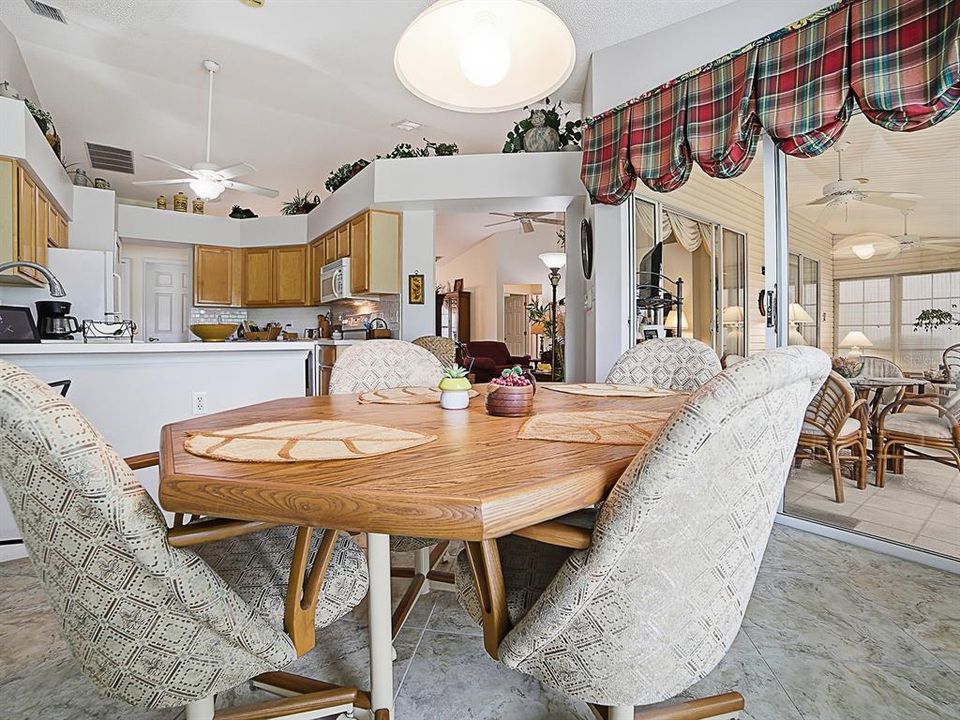 For Sale: $275,000 (3 beds, 2 baths, 1737 Square Feet)