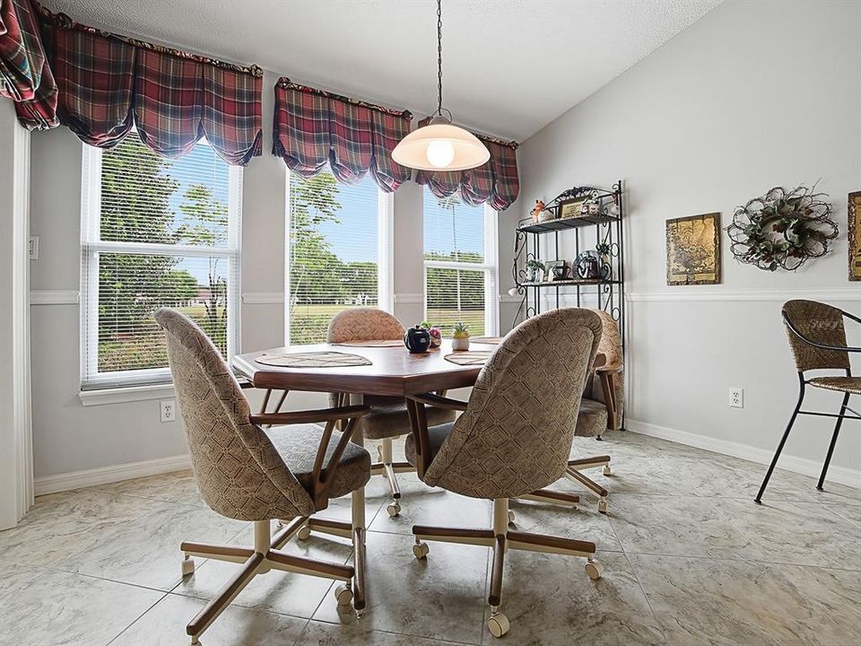 For Sale: $275,000 (3 beds, 2 baths, 1737 Square Feet)