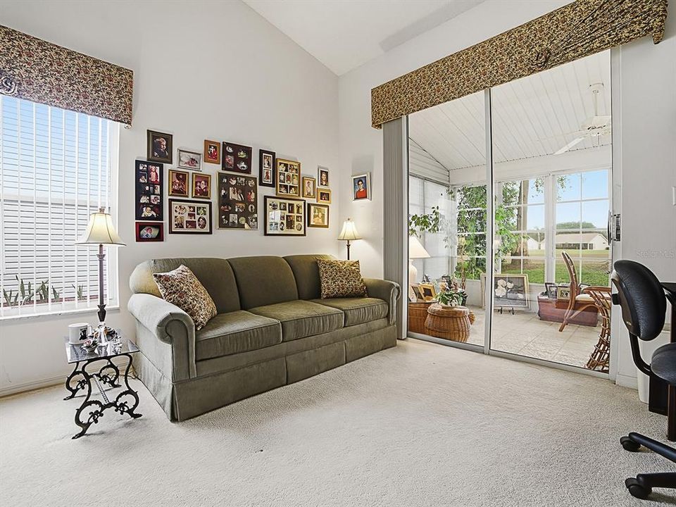 For Sale: $275,000 (3 beds, 2 baths, 1737 Square Feet)
