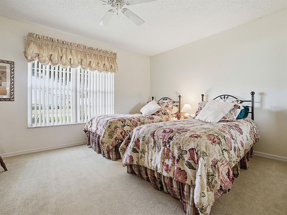 For Sale: $275,000 (3 beds, 2 baths, 1737 Square Feet)