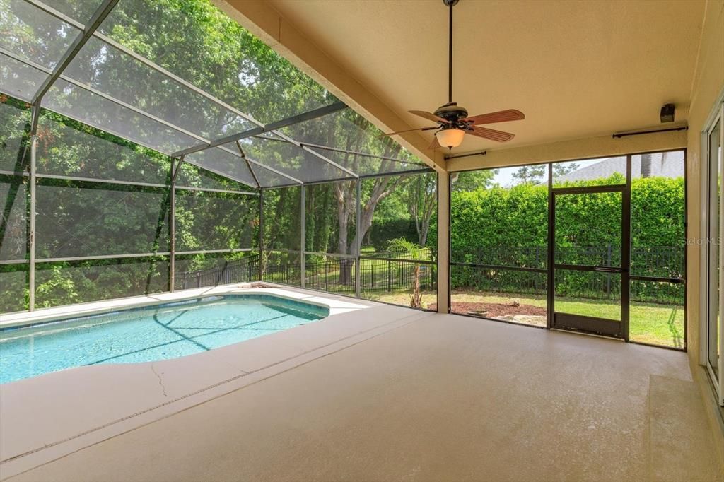 Activo con contrato: $540,000 (4 camas, 2 baños, 2060 Pies cuadrados)