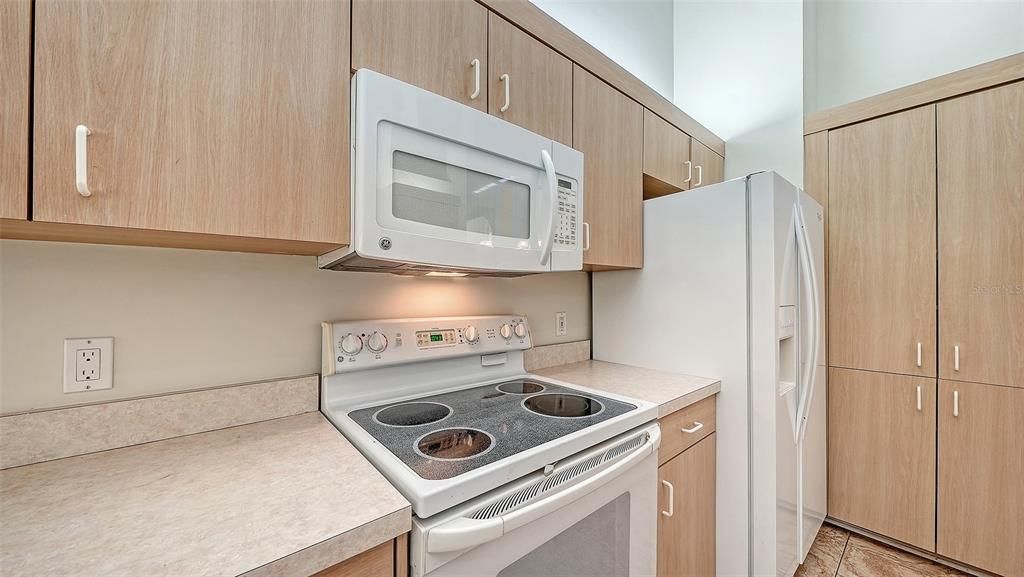 Activo con contrato: $409,000 (3 camas, 2 baños, 1665 Pies cuadrados)