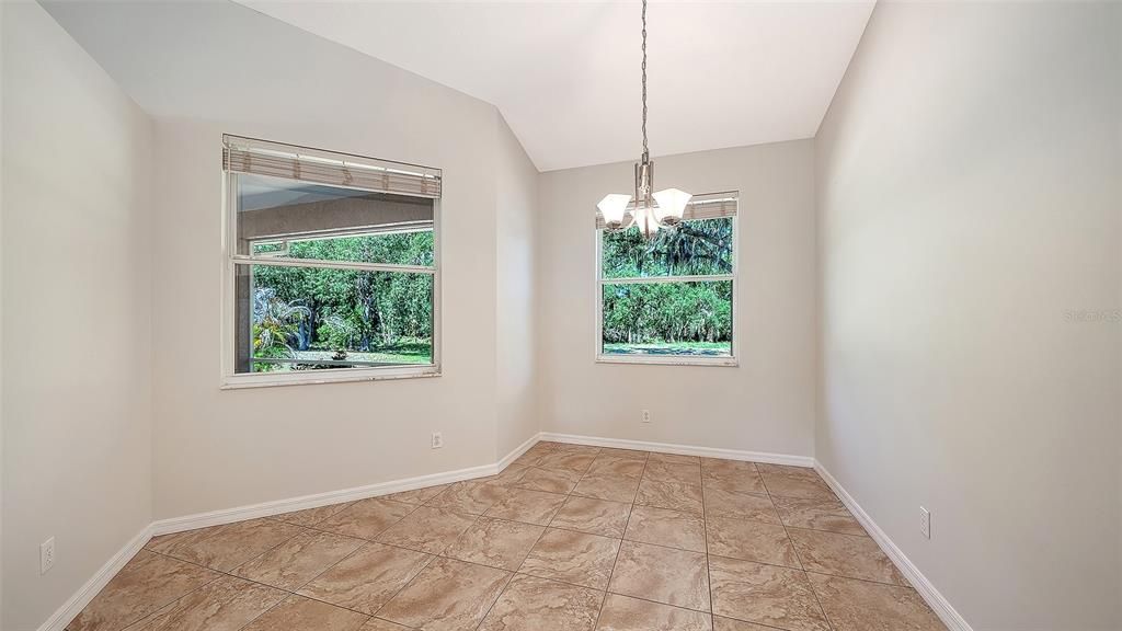 Activo con contrato: $409,000 (3 camas, 2 baños, 1665 Pies cuadrados)