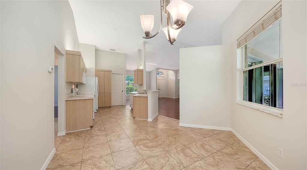 Activo con contrato: $409,000 (3 camas, 2 baños, 1665 Pies cuadrados)