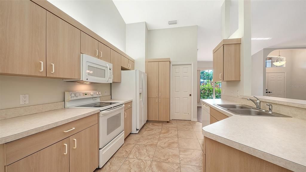 Activo con contrato: $409,000 (3 camas, 2 baños, 1665 Pies cuadrados)