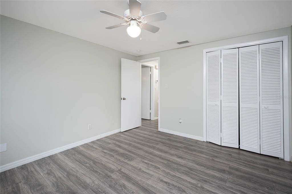 For Rent: $2,100 (3 beds, 1 baths, 1942 Square Feet)