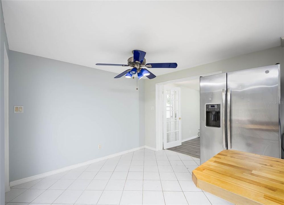 For Rent: $2,100 (3 beds, 1 baths, 1942 Square Feet)