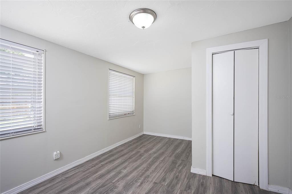 For Rent: $2,100 (3 beds, 1 baths, 1942 Square Feet)