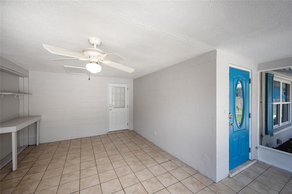 For Rent: $2,100 (3 beds, 1 baths, 1942 Square Feet)