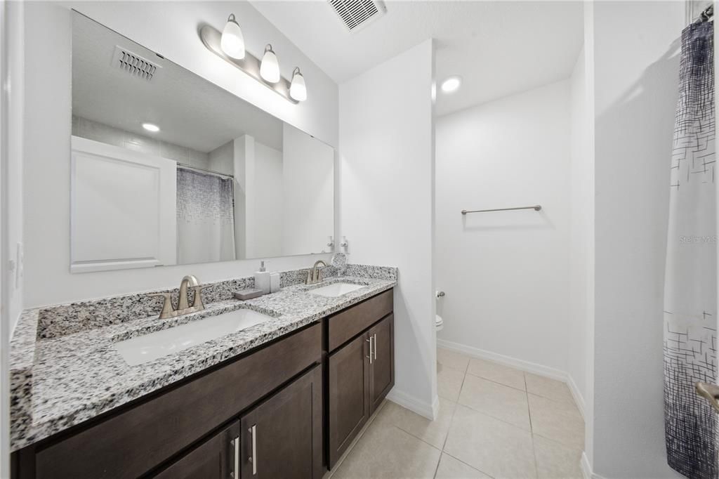 На продажу: $372,900 (3 спален, 2 ванн, 1673 Квадратных фут)