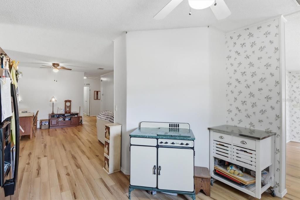 For Sale: $275,000 (4 beds, 2 baths, 2000 Square Feet)