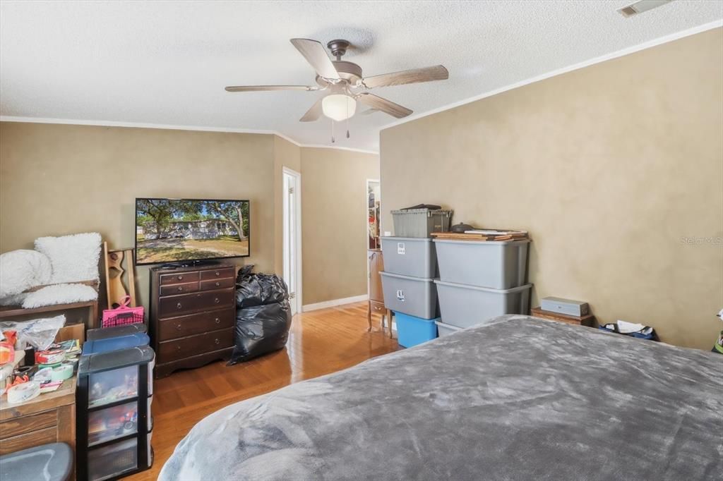 For Sale: $275,000 (4 beds, 2 baths, 2000 Square Feet)