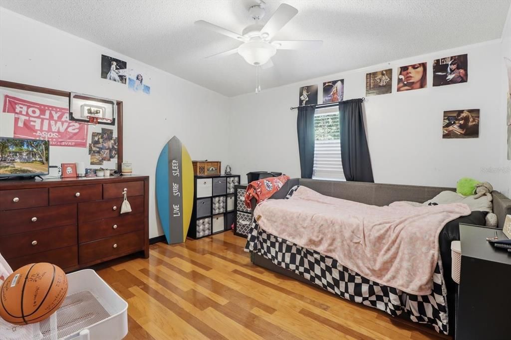 For Sale: $275,000 (4 beds, 2 baths, 2000 Square Feet)
