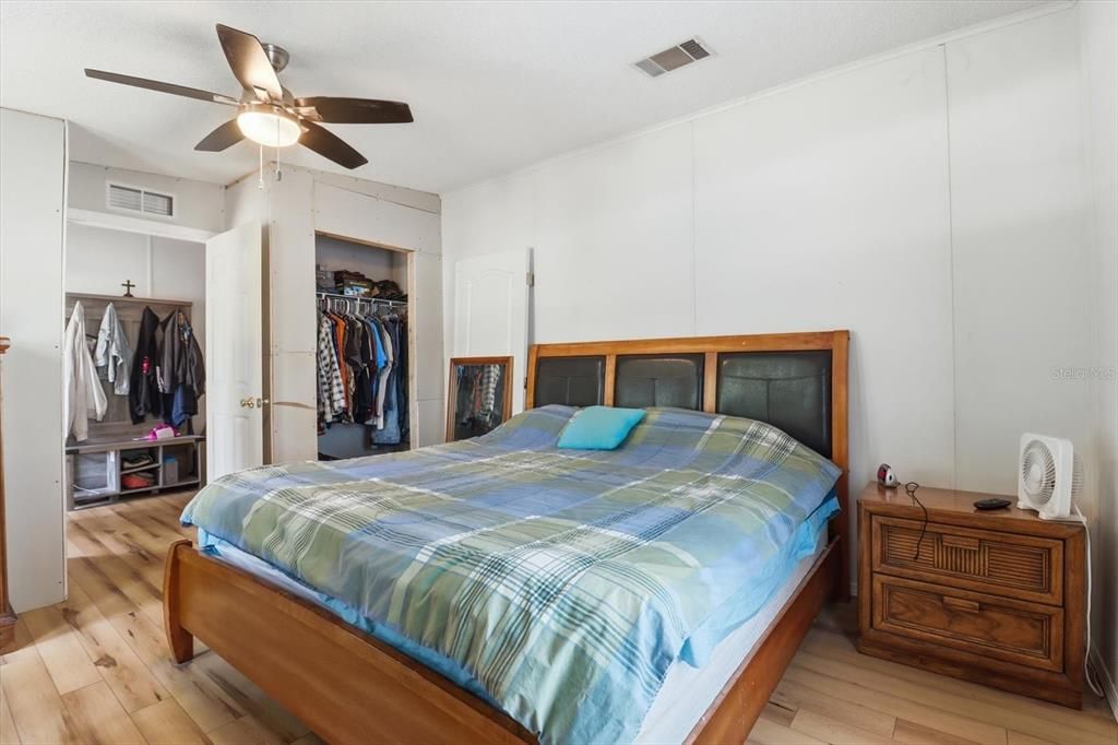 For Sale: $275,000 (4 beds, 2 baths, 2000 Square Feet)